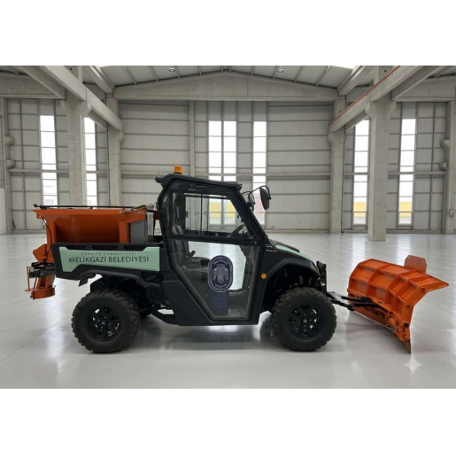 TUZ SERPME MAKİNESİ / 0,5 M3 / ELEKTRİKLİ / UZAKTAN KUMANDALI /  TÜM AÇILARDA TUZLAMA YAPABİLME ÖZELLİĞİ ...