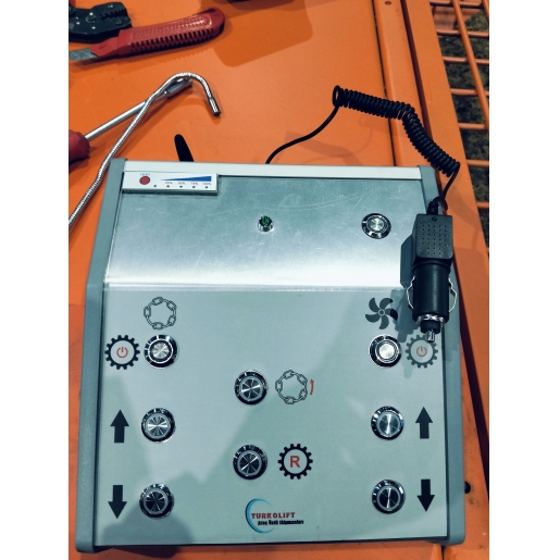 TUZ SERPME MAKİNESİ / 0,5 M3 / ELEKTRİKLİ / UZAKTAN KUMANDALI /  TÜM AÇILARDA TUZLAMA YAPABİLME ÖZELLİĞİ ...