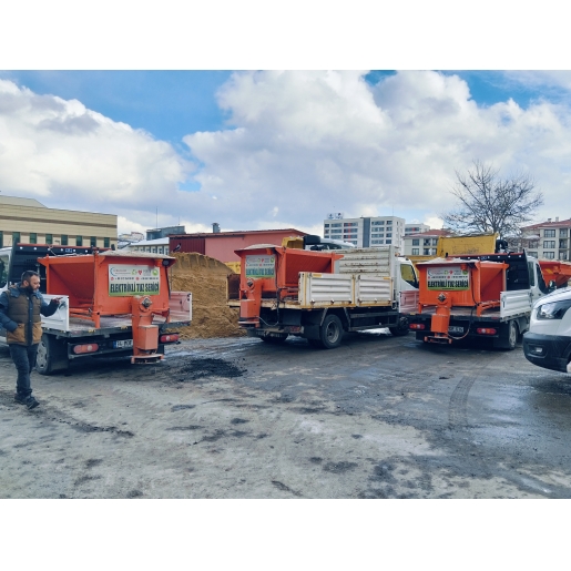 KAMYONET ÜZERİ TUZ SERPME MAKİNESİ 1.2 M3 / ELEKTRİKLİ / UZAKTAN KUMANDALI / 
